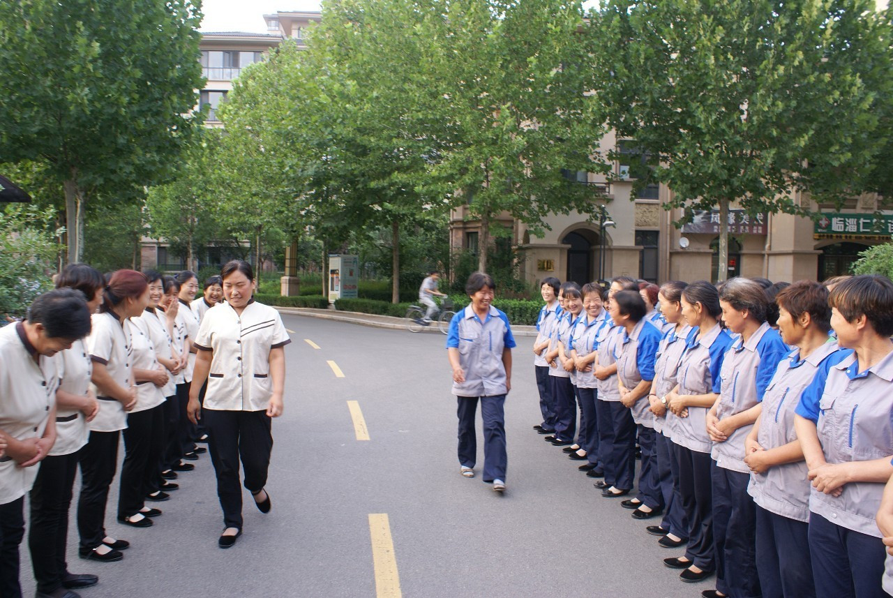 品質提升丨金正物業開展保潔技能、禮儀專題培訓